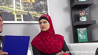 Muslim Woman Satisfies Her Cravings For Oral Pleasure