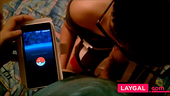 Ragazza Adolescente Usa Tecniche Speciali Di Pompino Per Catturare Pokemon In Questo Video Hot